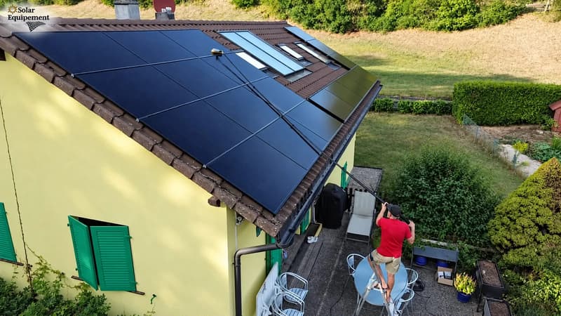 Nettoyage de panneaux solaires avec une perche télescopique Solar Equipement
